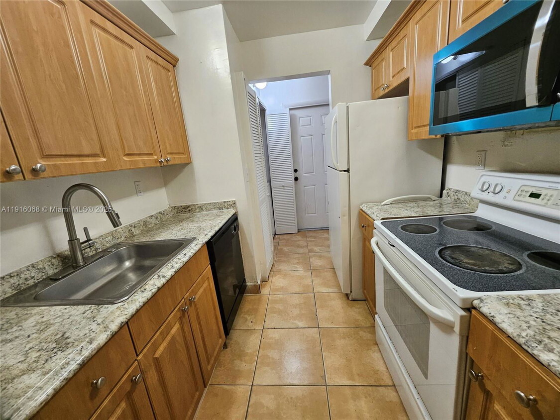 Foto principal - 11570 NW 42nd St