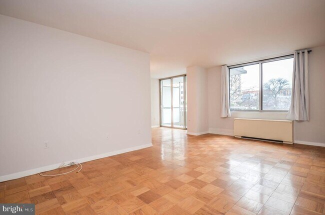Foto del edificio - 3001 Veazey Terrace NW