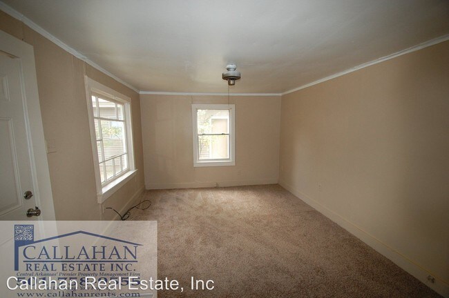 Building Photo - 802 W 35th St