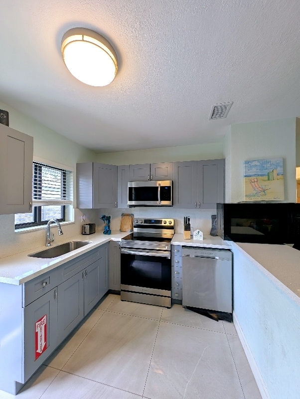 Photo - 700 SE 14th Ct (Fort Lauderdale, FL)