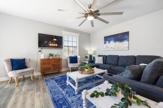 Foto del edificio - 17462 Front Beach Rd