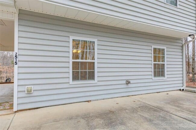 Building Photo - 2535 Hickory Rd