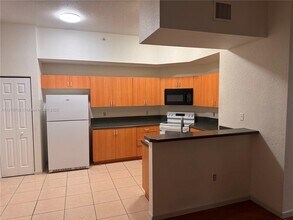 Building Photo - 2851 Riverside Dr