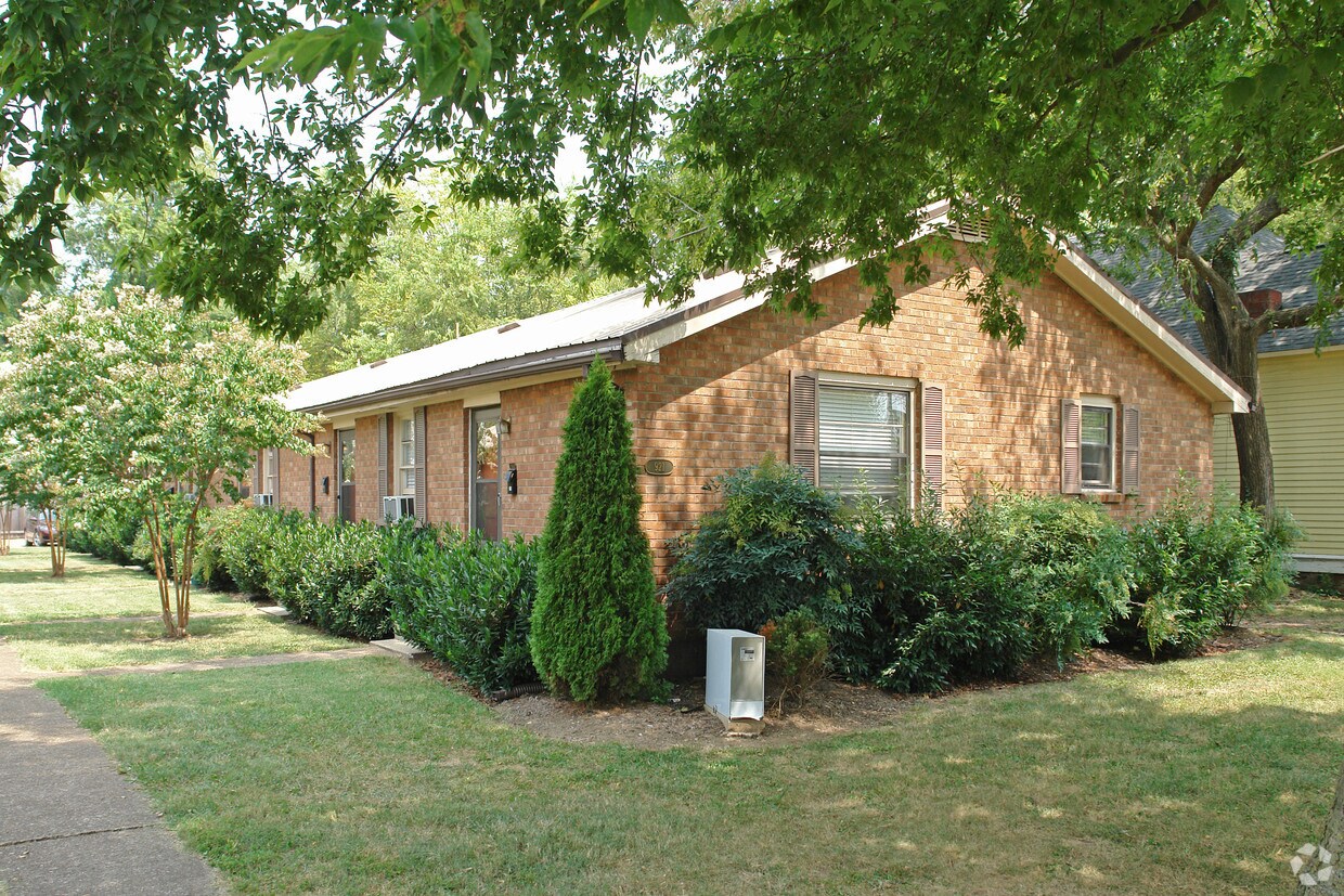 Primary Photo - 921 Boscobel St
