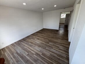 Building Photo - 828 6th St
