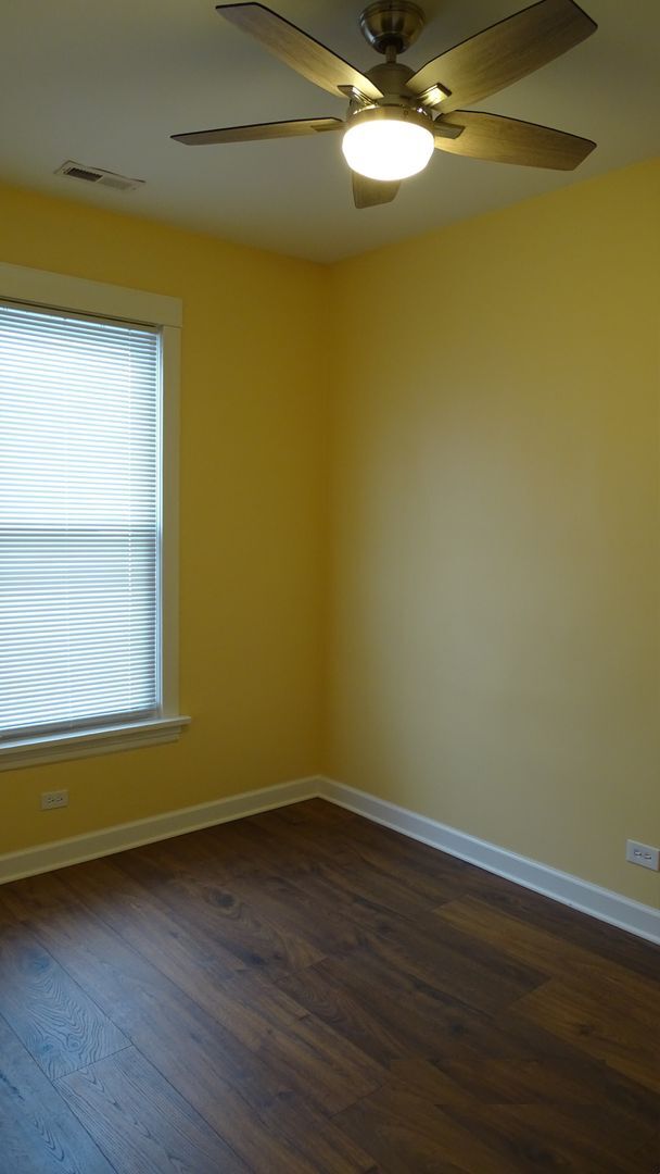 Foto del edificio - 5622 N Mango Ave