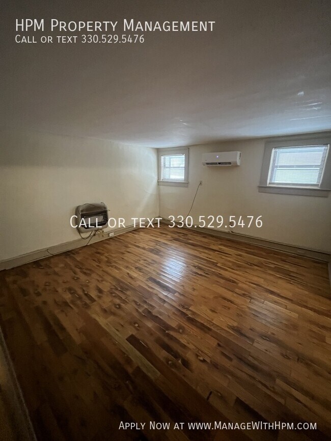 Building Photo - 798 W Market St