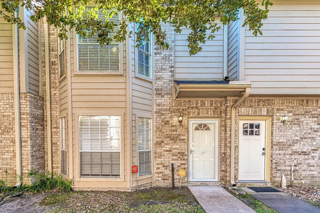 Foto principal - 1031 Birnham Woods Blvd