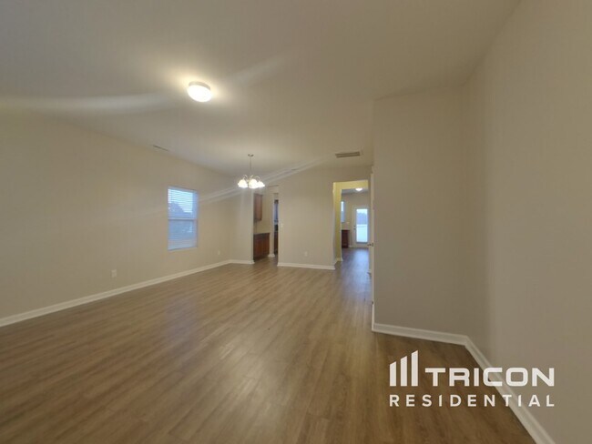 Building Photo - 3313 Pikes Peak Dr
