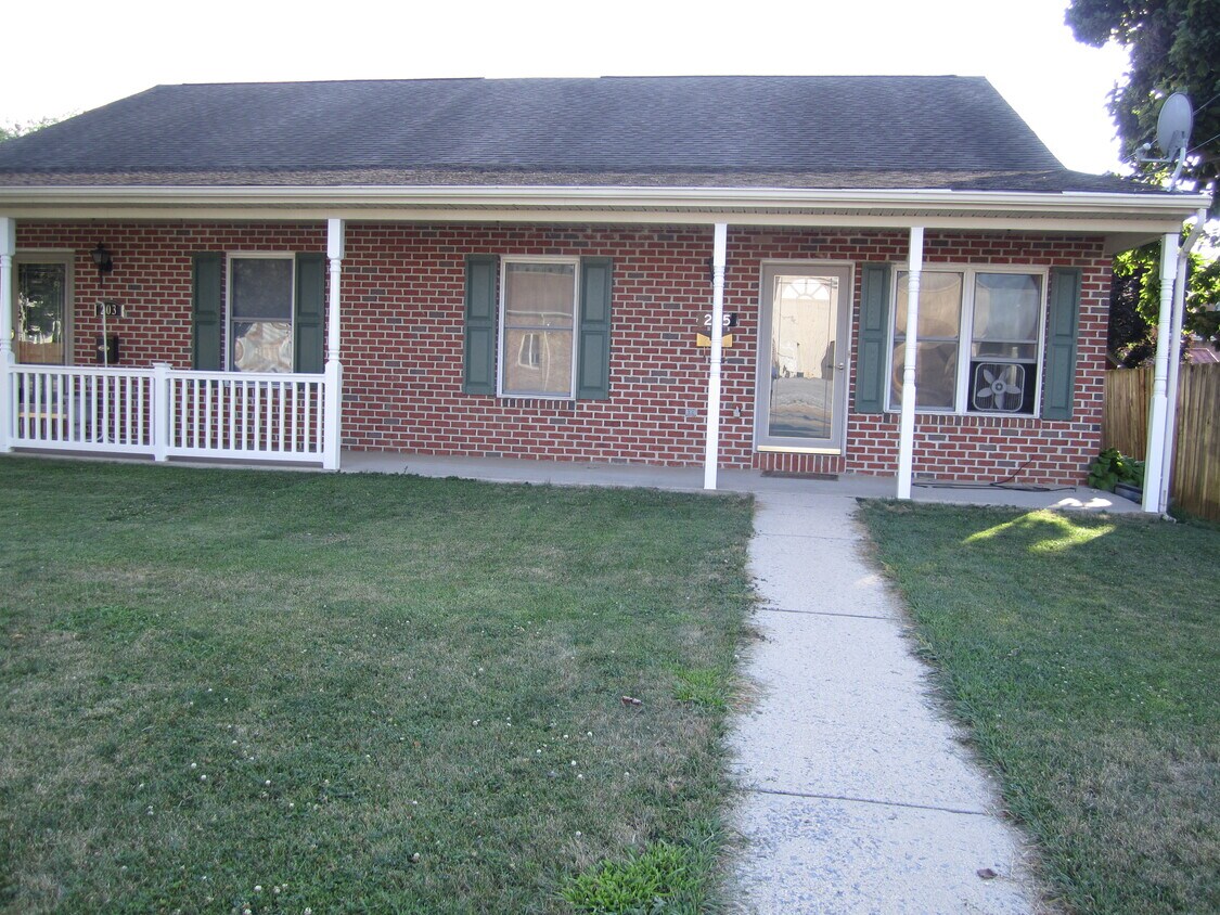 Foto principal - 205 N Walnut St