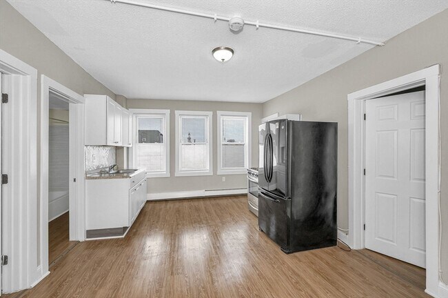 Foto del edificio - 50 1/2 Common St