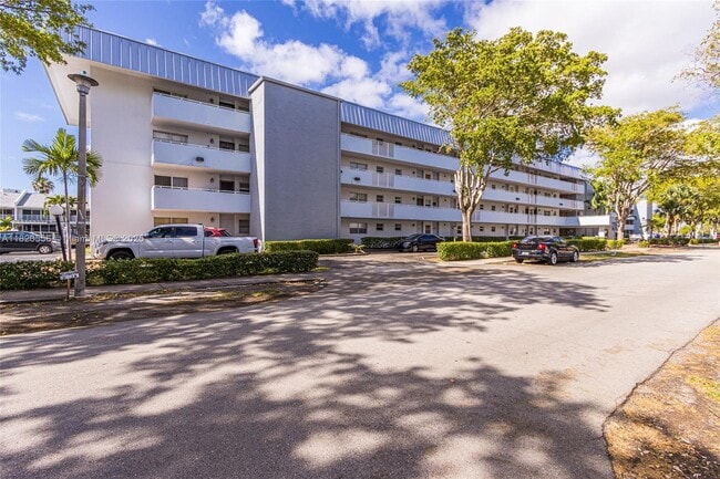Building Photo - 3600 NE 170th St