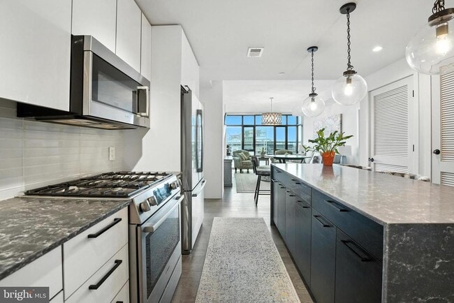 Building Photo - 70 N St SE