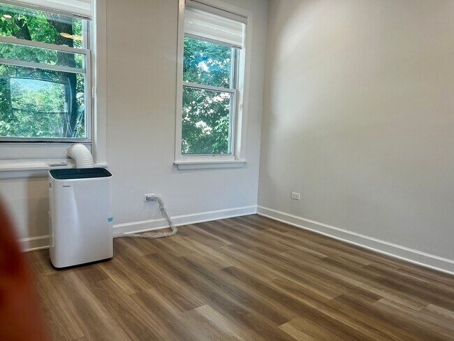 Foto del edificio - 5325 N Damen Ave