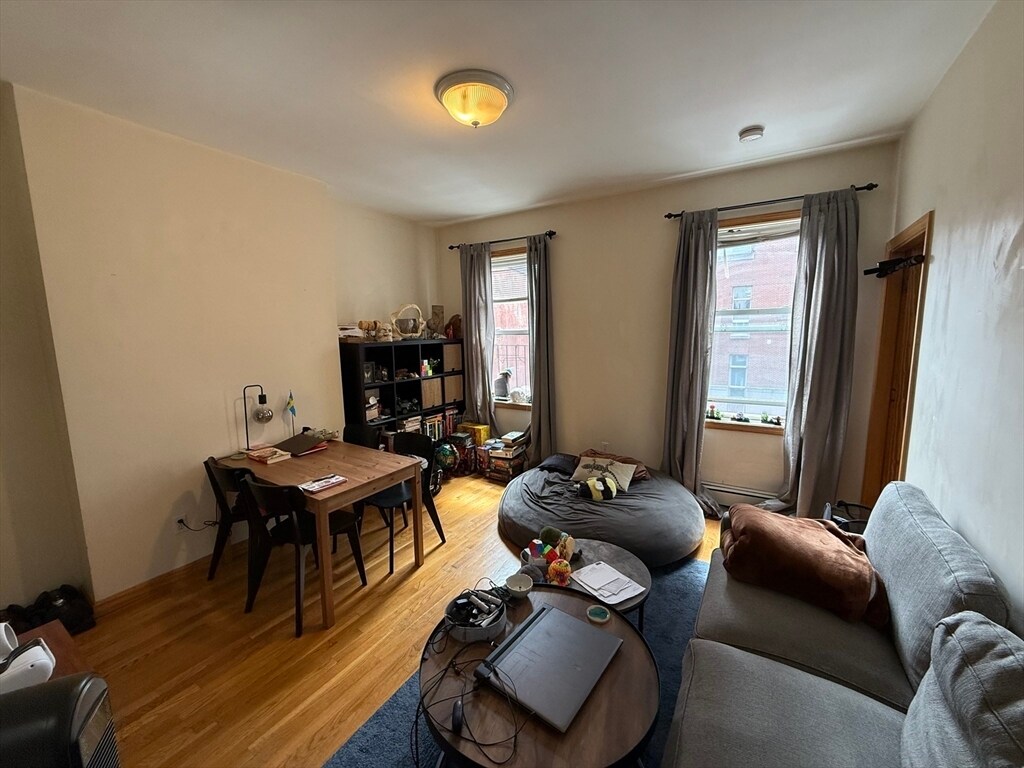 Foto principal - 712 Commonwealth Ave
