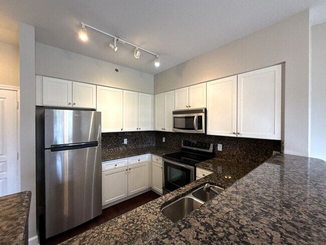 Foto del edificio - Great Dilworth condo!