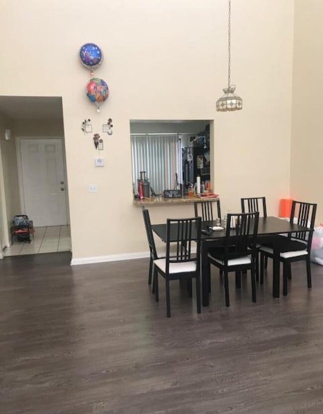 Foto del edificio - 510 Lakeview Dr E