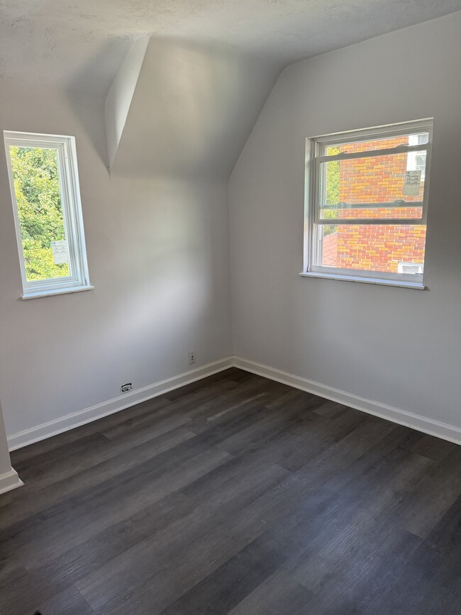 Foto del edificio - 7231 Scottwood Ave