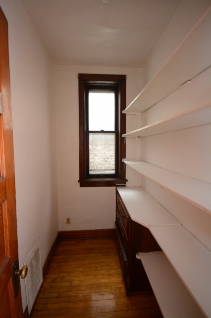 Building Photo - 2044 W Homer St
