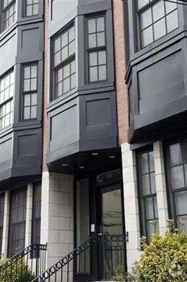 Building Photo - 131 Monroe St
