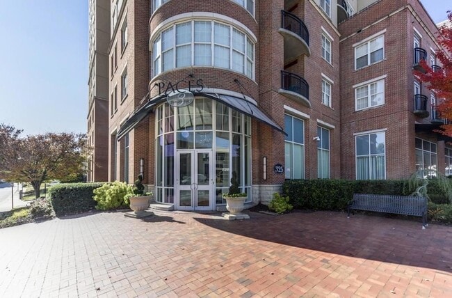 Foto del edificio - 325 East Paces Ferry Rd NE