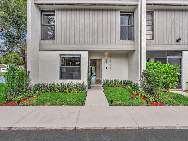 Foto del edificio - 1381 NW 99th Ave