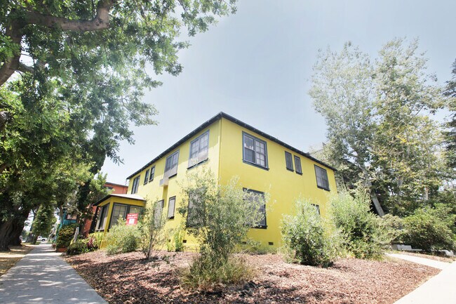 Building Photo - 858 Lincoln Blvd