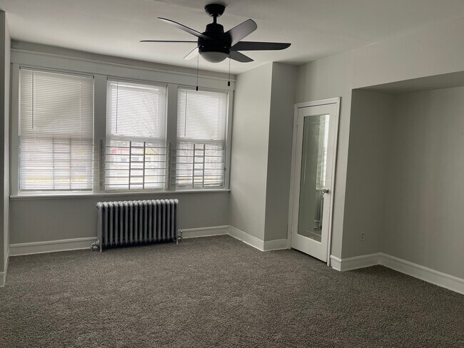 Building Photo - 4123 E Roosevelt Blvd
