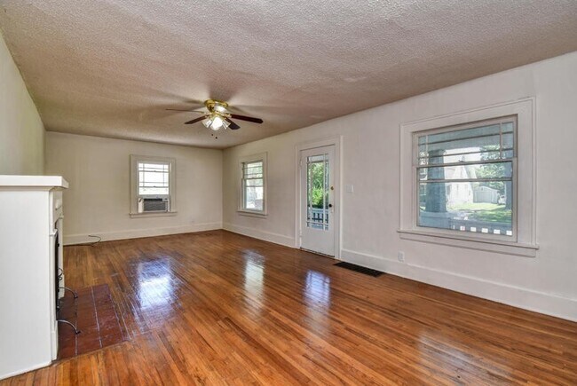 Building Photo - PRE LEASING