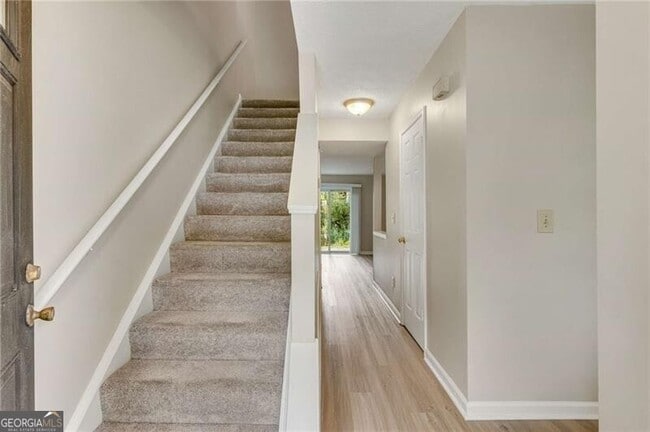 Building Photo - 5180 Village Green Way