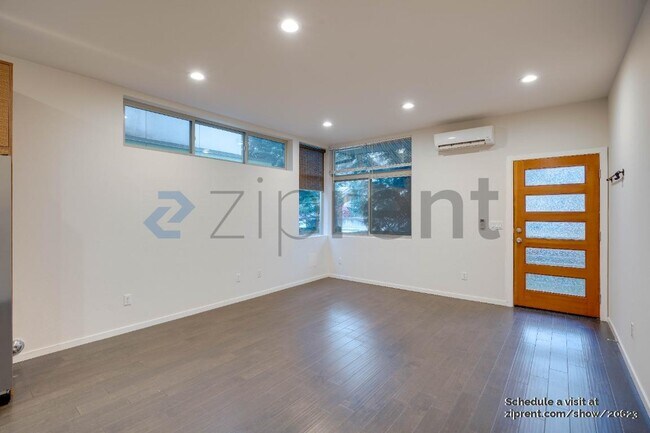 Foto del edificio - 4813 Delridge Wy SW