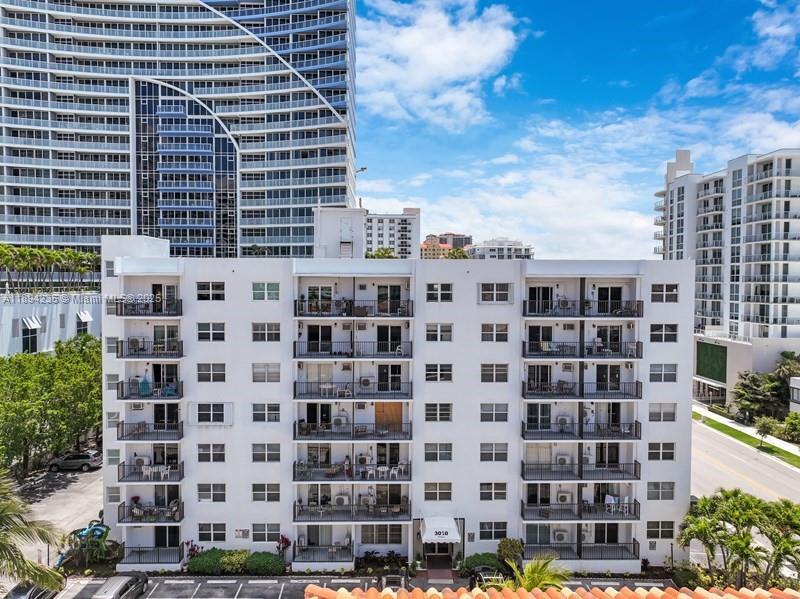 Foto principal - 3000 Riomar St
