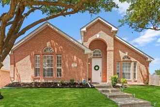 Building Photo - 2120 Crestlake Dr