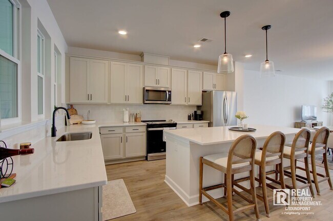 Building Photo - 5208 New Palm Ct
