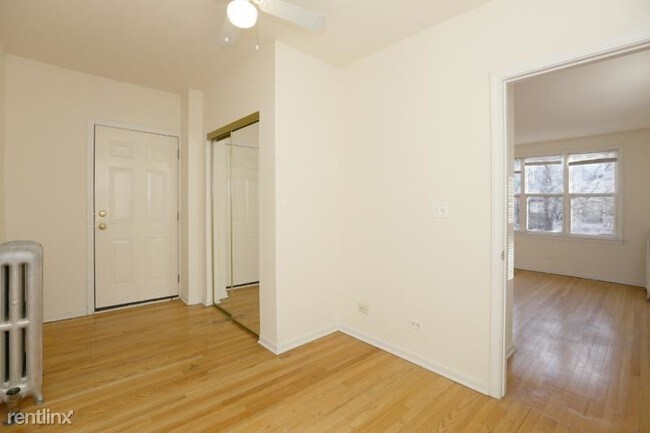 Building Photo - 910 W Dakin St