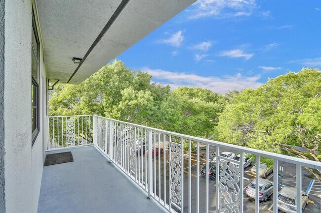 Building Photo - 1526 Whitehall Dr