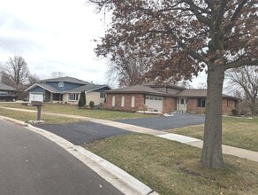 Building Photo - 71 Ruggles Ct