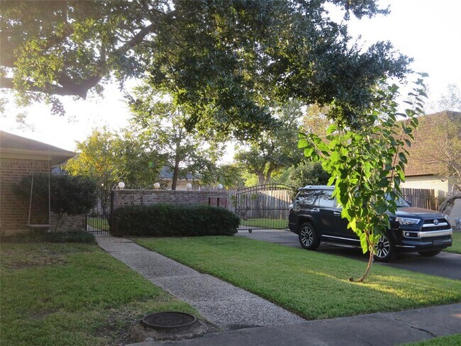Foto del edificio - 1006 Walnut Bend Ln