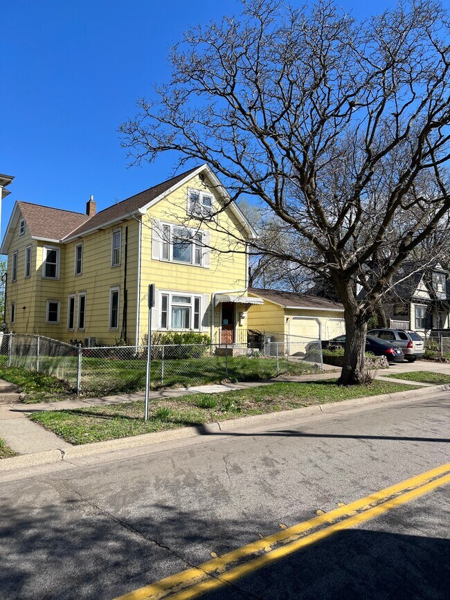 Building Photo - 657 Plum St
