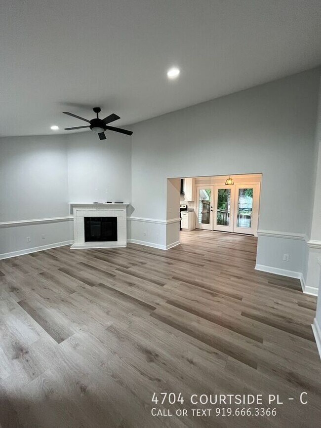 Foto del edificio - 4704 Courtside Pl