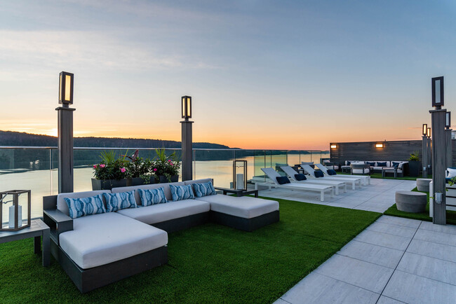 Terraza de Stratus al atardecer - Stratus on Hudson