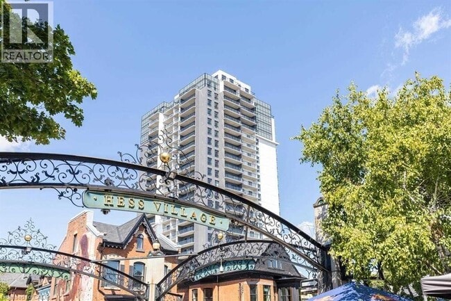 Building Photo - 15 Queen St S