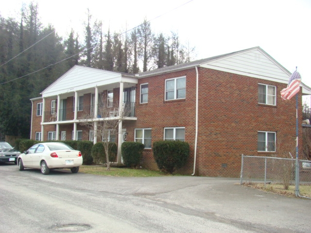 Primary Photo - 140 River Rd