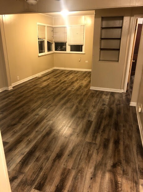 Building Photo - 207 E Pineview Dr