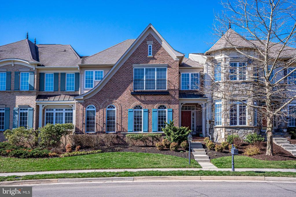 Foto principal - 24897 Pinebrook Rd