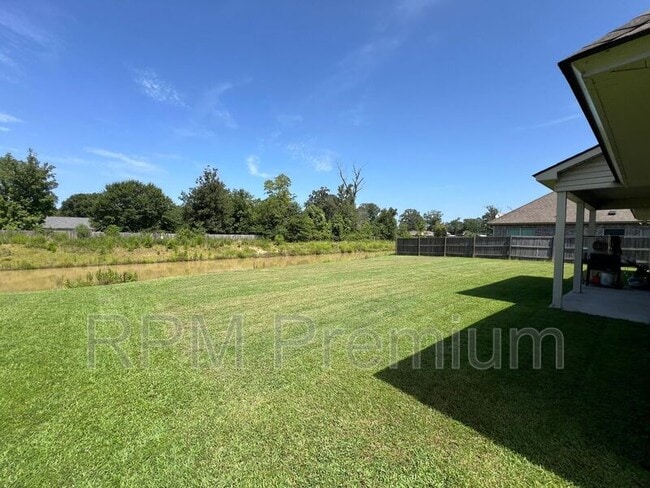 Building Photo - 18063 River Landing Dr
