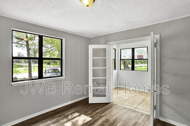Foto del edificio - 2744 Broadway Ave