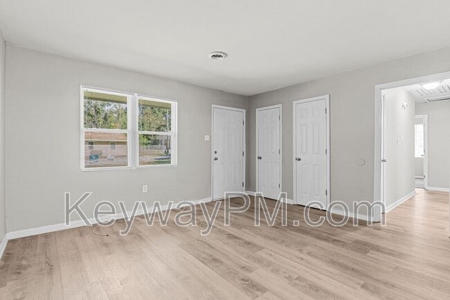 Foto del edificio - 3630 Columbine Dr