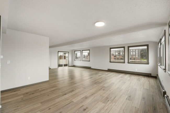 Building Photo - 16 N Broadway St