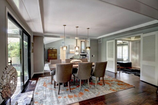 Building Photo - Elegant Fully Renovated 3/3 in Fair Oaks!